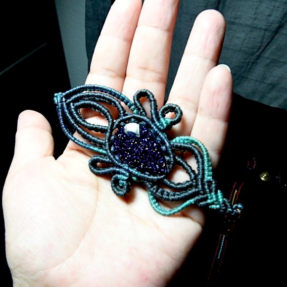 Blue Goldstone Crystal & Ambar Crochet Pendant - Picture 4 of 4